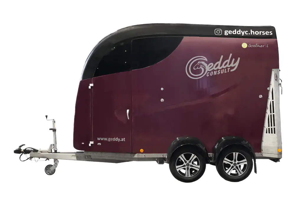 Pferdeanhänger Bücker Carline L Seitenansicht - zum Mieten bei Geddy Consult GmbH